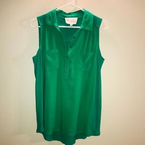 Two by Vince Camuto green sleeveless flowy blouse